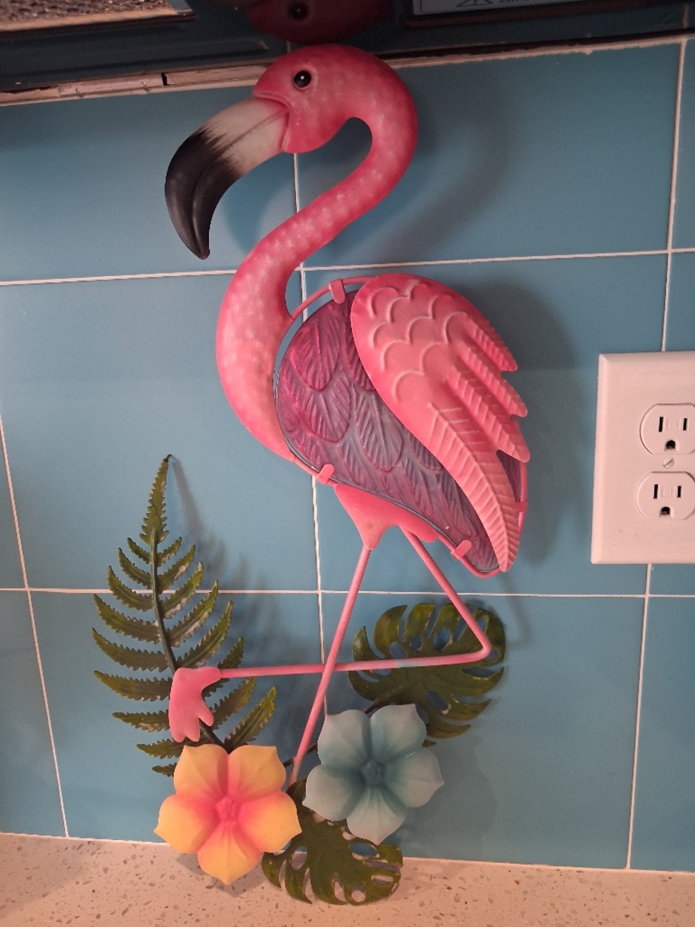 NWOT--PAINTED METAL AND FAUX STAINED GLASS TROPICAL PINK FLAMINGO WALL DECOR!